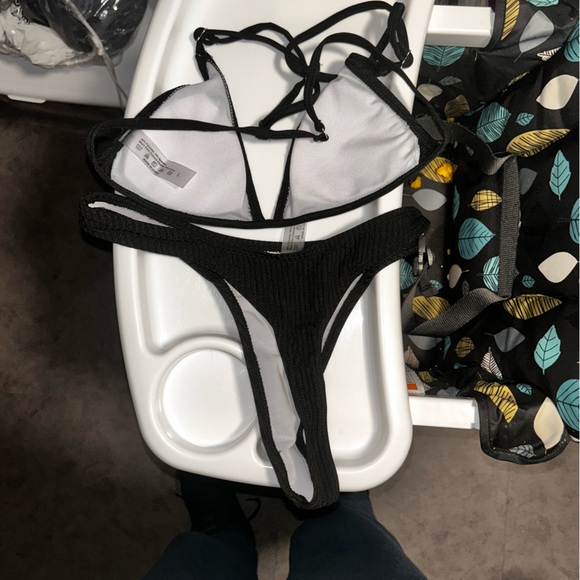 Bathing suits - Picture 2 of 4